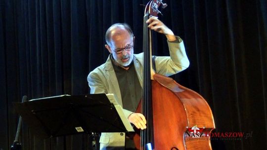 Ich trzech i instrumenty