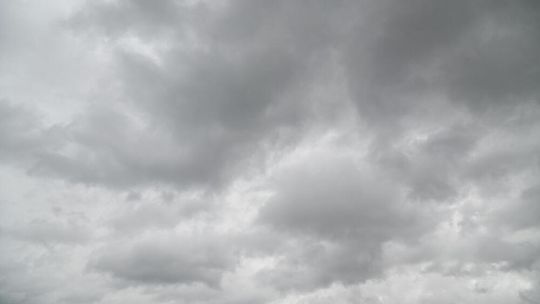 IMGW: burze z porywami wiatru do 90 km/h na południu kraju, wydano alert RCB