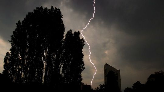 IMGW i RCB ostrzegają przed burzami w przeważającej części kraju