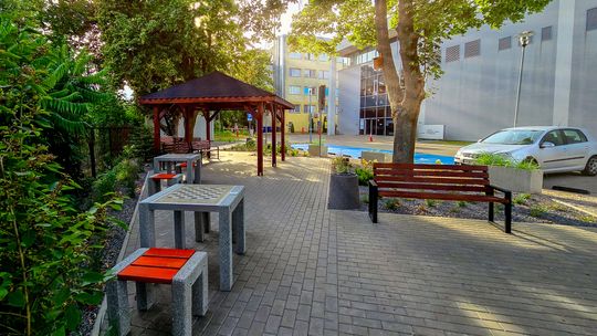 Inicjatywa Fundacji NU-MED  Skwer „Strefa dobrej pogody” - przestrzeń przyjazna pacjentom