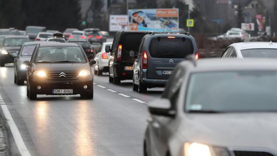 ITS: kobiety rzadziej ryzykują za kierownicą i częściej stosują się do przepisów kodeksu drogowego