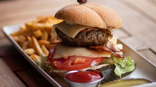 Jak przygotować mięso na burgera?