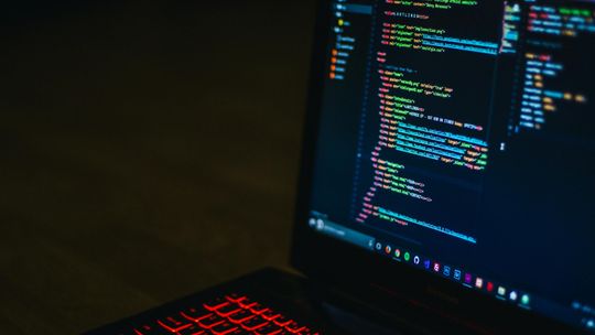 Jak skutecznie zarządzać infrastrukturą IT w firmie i uniknąć kosztownych awarii