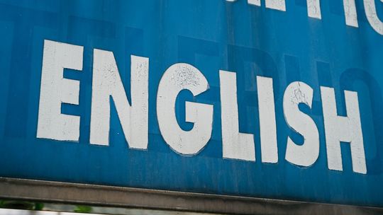 Jak wygląda proces tłumaczenia przysięgłego z angielskiego? Krok po kroku