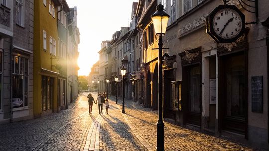 Jest nas coraz mniej. Polaków ubywa. Jesteśmy też coraz starsi 