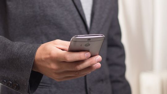 Już nie musisz nosić dowodu osobistego. Twoją tożsamość potwierdzi telefon