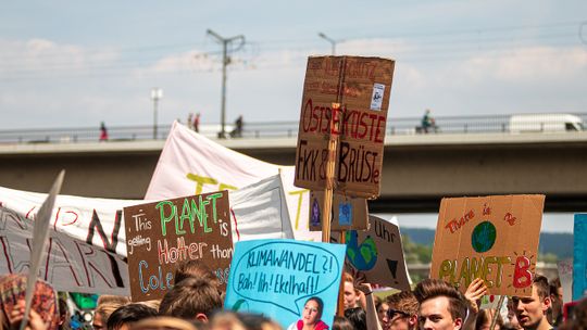 Już prawie 80 proc. Polaków uważa zagrożenia środowiskowe za poważne. Nadal jednak ich wiedza na temat zmian klimatycznych jest niewielka