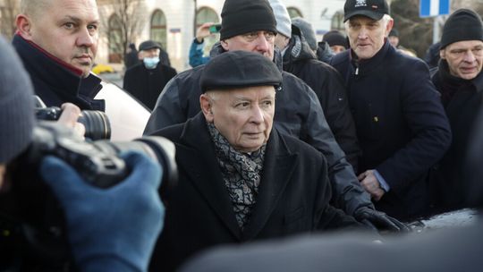 Kaczyński w miesięcznicę katastrofy smoleńskiej: przyjdzie czas prawdy o tym wielkim oszustwie