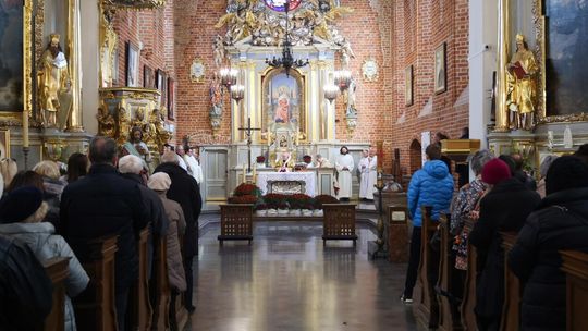 Kard. Nycz: ludzkie życie nie kończy się w wymiarze doczesnym na cmentarzu
