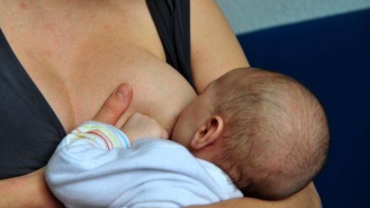 Karmienie piersią chroni dzieci przed bakteriami opornymi na antybiotyki