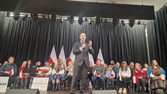 Karol Nawrocki w PCAS. Pełna sala ludzi. Przyjechali z Tomaszowa, Skierniewic, Radomska