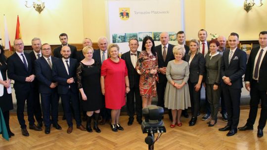 Karta podziału politycznego. Gender w Radzie Miejskiej. Samotne matki z oświadczeniami