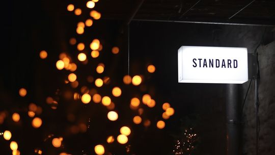 Kiedy warto zdecydować się na kaseton ledowy? Wybieramy rozwiązania reklamowe