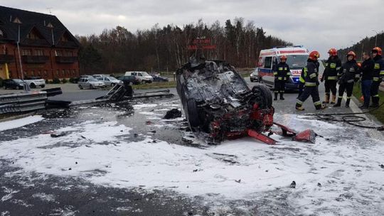 Kobieta spłonęła na S8. Policjanci ustalają tożsamość ofiary