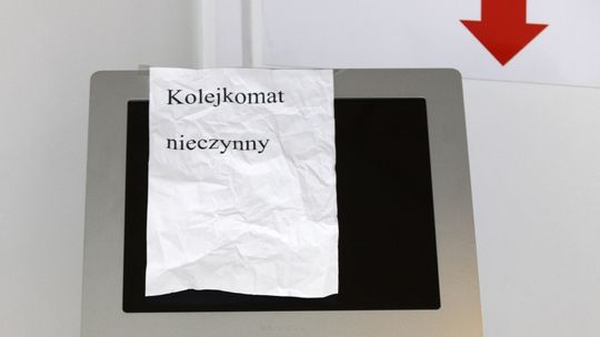 Kolejkomat ucywilizuje interesantów