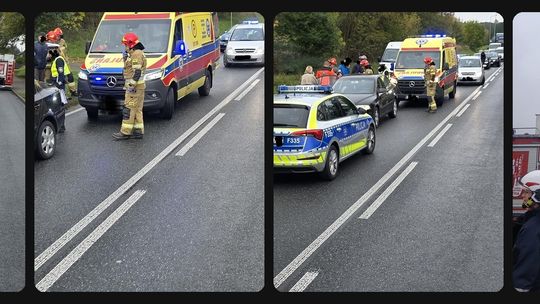 Kolizja osobówki z busem na DW 713 w Sangrodzu. Służby działały na miejscu
