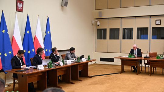 Komisja śledcza ds. wyborów korespondencyjnych kontynuuje przesłuchanie Jarosława Gowina