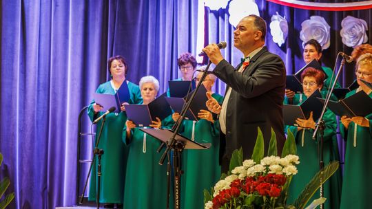 Koncert Chóru Ambitus w Ujeździe: wzruszenie, duma i wspólne świętowanie