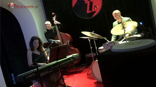 Koncert jazzowy Ilony Damięckiej Trio w Galerii "Arkady"