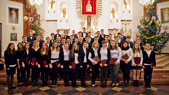 KONCERT KOLĘD W WYKONANIU CHÓRU SALEZJAŃSKIEJ SZKOŁY MUZYCZNEJ Z LUTOMIERSKA