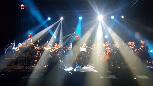 Koncert Noworoczny w wykonaniu Młodzieżowej Orkiestry Symfonicznej Tomaszowa Mazowieckiego "Symfonia Juventus" pod dyrekcją Kamila Wrony