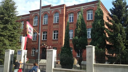 Konkurs na dyrektora „Dąbrowszczaka”. Powiat szuka nowego szefa I LO