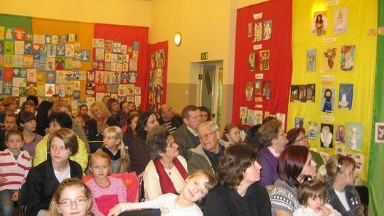 Konkurs Plastyczny „KARTKA Z ANIOŁKIEM"  podsumowanie Dzielnicowy Ośrodek Kultury 09 grudnia 2011
