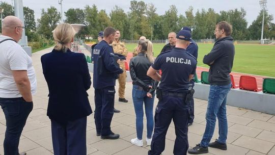 Kontrola służb na Stadionie Miejskim przed meczem Pucharu Polski