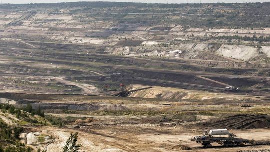 Kopalnia Bełchatów formuje linię brzegową przyszłych jezior
