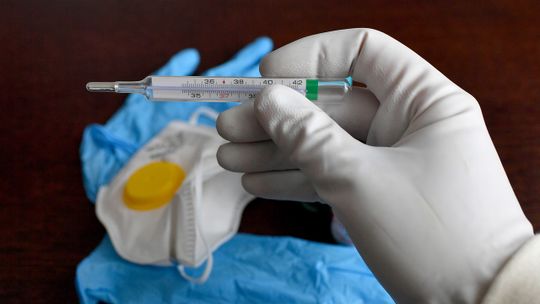 Koronawirus - rośnie liczba zachorowań, ubywa miejsc w szpitalach