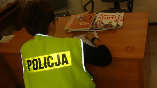 Kradła podręczniki kolegom