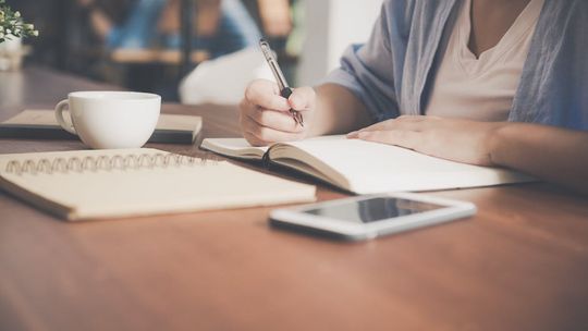 Kredyt czy pożyczka - co się bardziej opłaca? czym się różnią?