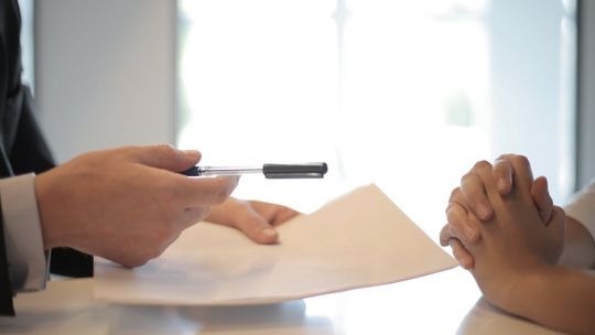 Kredyt dla samotnego rodzica – czy bank udzieli kredytu?