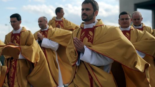 Ks. prof. Tatar: coraz częściej wierzący nie chcą, by ich dziecko zostało księdzem lub zakonnicą