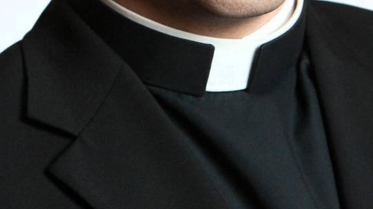 Ksiądz z ekskomuniką