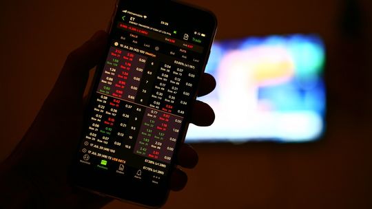 Kto zajmuje pierwsze miejsca na listach przebojów jako najlepszy broker roku MT4 Forex?