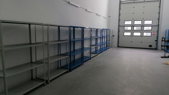 Kupili setki regałów bo... ktoś się pomylił??????