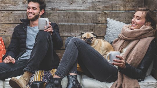 Kurtki zimowe młodzieżowe - jakie trendy panują w najbliższym sezonie?