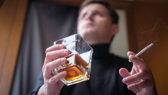 KZP PAN: papierosy i alkohol wywołują cichą epidemię w Polsce