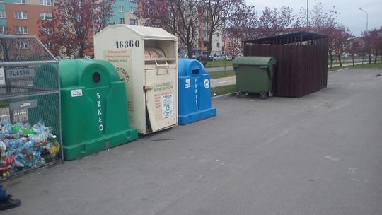Ładne nowe pojemniki na odzież, ale ...