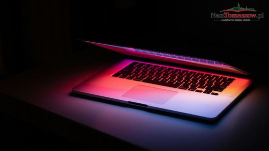 Laptop grzeje się i zwalnia? Co sprawdzić samemu, zanim trafi do serwisu