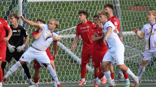 Lechia Tomaszów Mazowiecki bez punktów u siebie. Pierwsza domowa porażka w sezonie po 0:2 z KS CK Troszyn