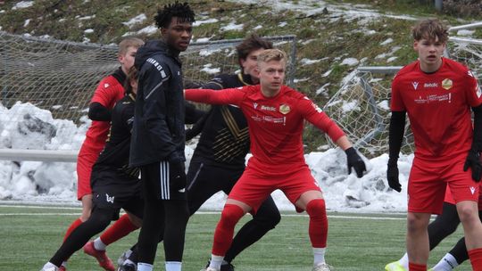 Lechia Tomaszów Mazowiecki z udanymi sparingami – zwycięstwo nad Skrą i remis z KTS Weszło