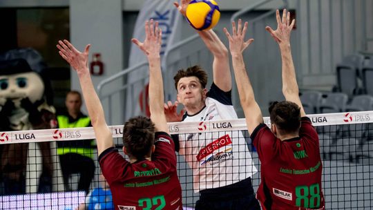 Lechia zaczęła od zwycięstwa, ale Radom odwrócił losy meczu. Czarni lepsi w czterech setach
