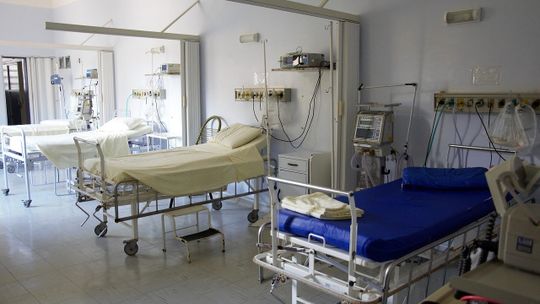 Leczenie udarów mocno utrudnione w czasie pandemii. Mimo że są większym zagrożeniem dla życia niż COVID-19