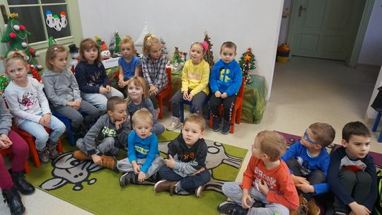 Lekcja biblioteczna o tradycjach nadchodzących świąt Bożego Narodzenia