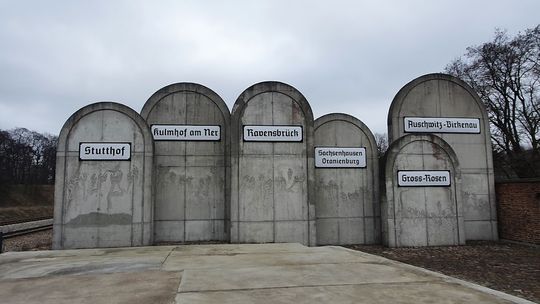Leksykon getta łódzkiego to historie prawdziwych ludzi, z ich miłosnymi przeżyciami i rodzinnymi konfliktami