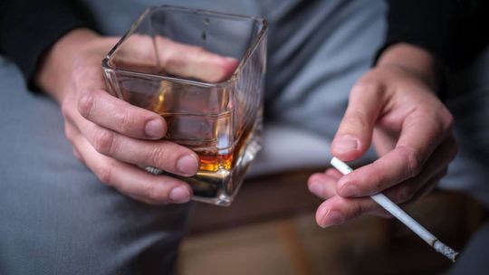 Leszczyna: minister finansów powinien zwiększyć akcyzę na alkohol i papierosy