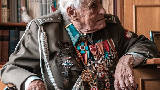 List gratulacyjny nie dla 100-letniego weterana. Tak uważa tomaszowski Starosta.