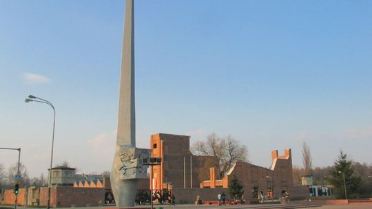Łódź/ Obchody 80. rocznicy wymordowania 1,5 tys. więźniów Radogoszcza